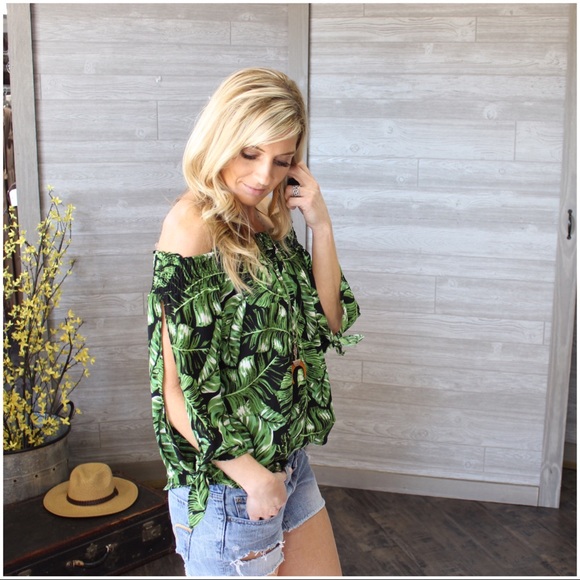 ✨LAST ONE✨Tropical Print Off Shoulder Top - Picture 3 of 7